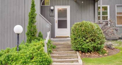 Mid-century Tenney Mountain Condo Near Hiking