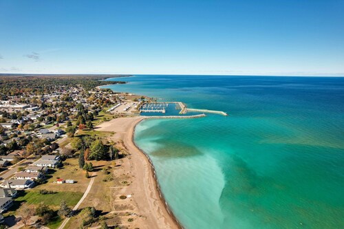 Dom Rodzinny Lakeview Getaway - Walk to Lake Huron