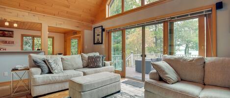 House (6 Bedrooms) | Interior