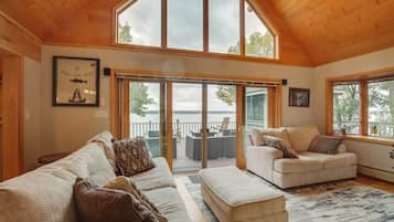 House (6 Bedrooms) | Interior