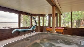 House (6 Bedrooms) | Interior