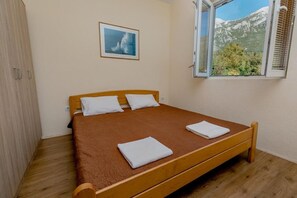 3 chambres, fer et planche à repasser, Wi-Fi, draps fournis