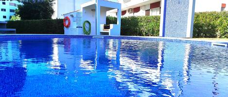 Hồ bơi ngoài trời