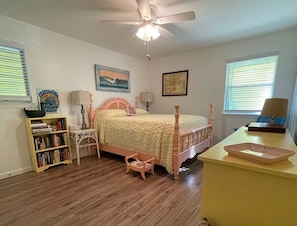 2 bedrooms, desk, iron/ironing board, travel cot - Peaceful location! Close to everything! Bring the family and dogs! Snowbirds! (Bon Secour)