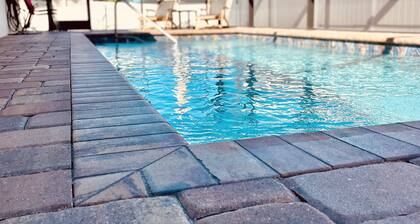 HUGE FALL DISCOUNTS!!!!! 5 Bdr, 3 bath. 7 Min to Beach, Sleeps 11, Private Pool!