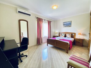 2 bedrooms, bed sheets