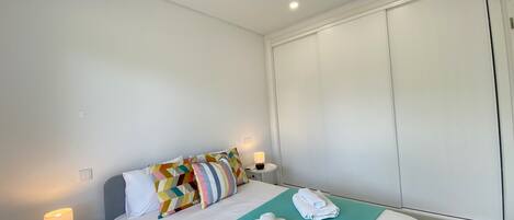 2 bedrooms, bed sheets