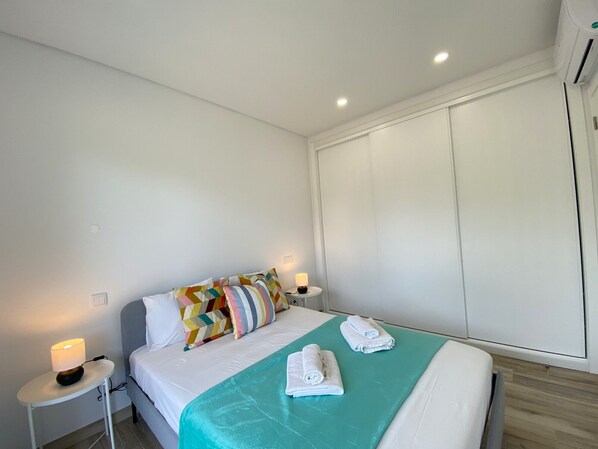 2 bedrooms, bed sheets - Quarteira Modern by Homing (Loulé)