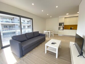 Living room - Quarteira Modern by Homing (Loulé)