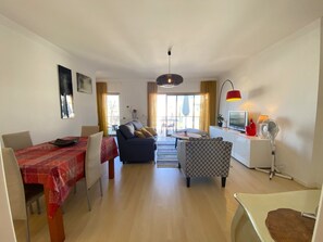 Apartamento, 2 habitaciones, terraza | Servicio de comidas en la habitación