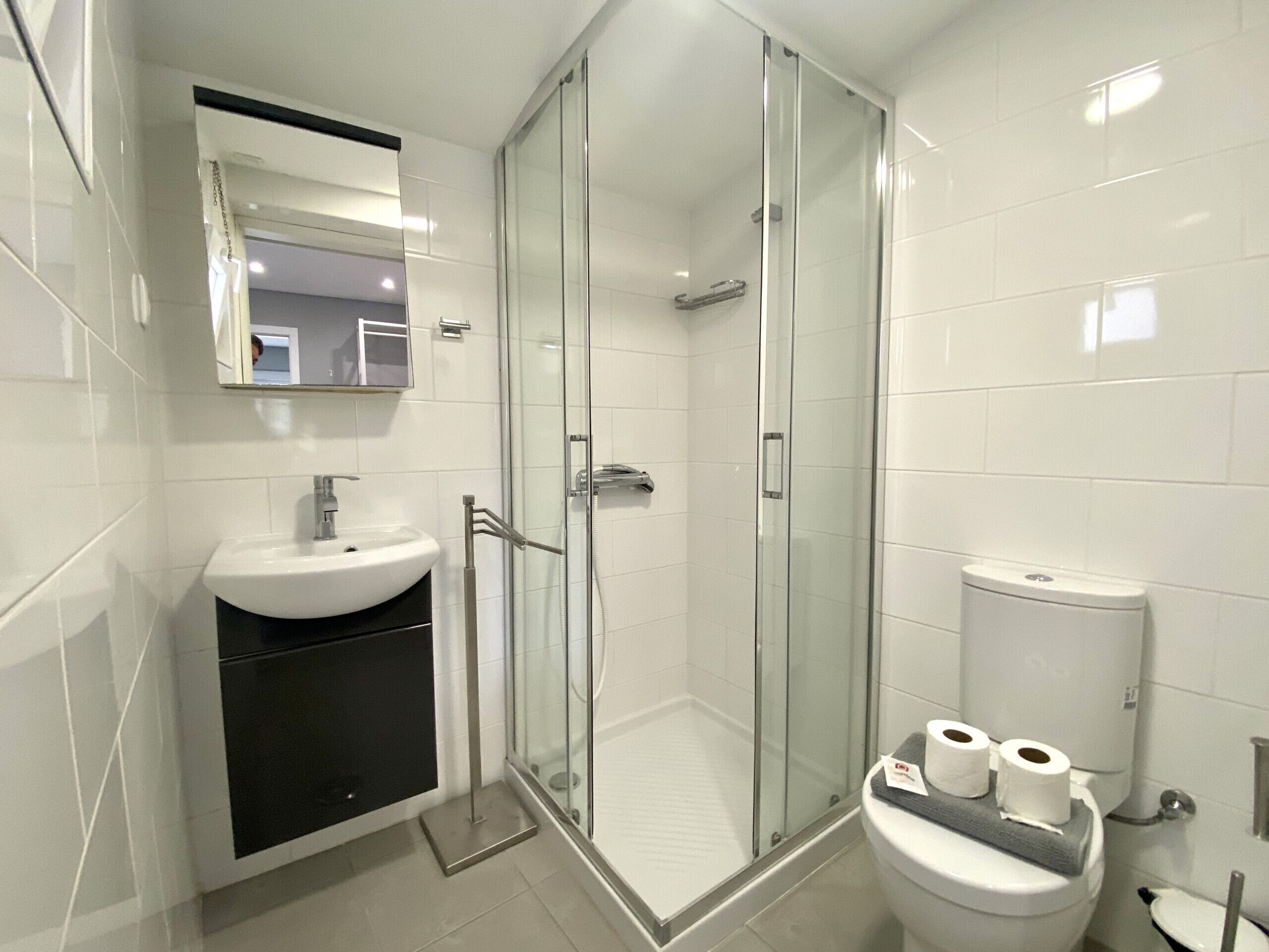 Appartement, 2 slaapkamers, 2 badkamers | Badkamer | Een douche, handdoeken