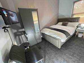 4 室のベッドルーム、WiFi、ベッドシーツ