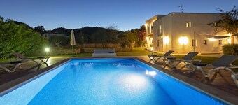 Villa near San Antonio Sleeps 10