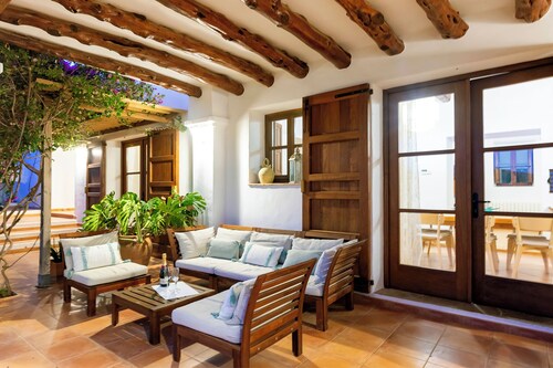 Villa near San Antonio Sleeps 10