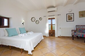 5 makuuhuonetta, silitysrauta/-lauta, internet