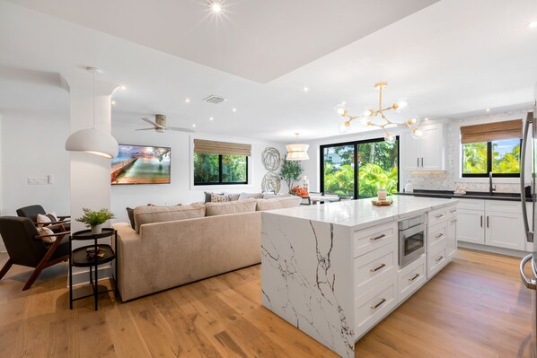 Interior - POCKETFUL OF SUNSHINE ~ 5 BR Near Beach and Prime Fireworks Watching! (Key West)