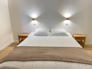 4 sovrum, skrivbord, strykjärn/strykbräda och gratis wi-fi
