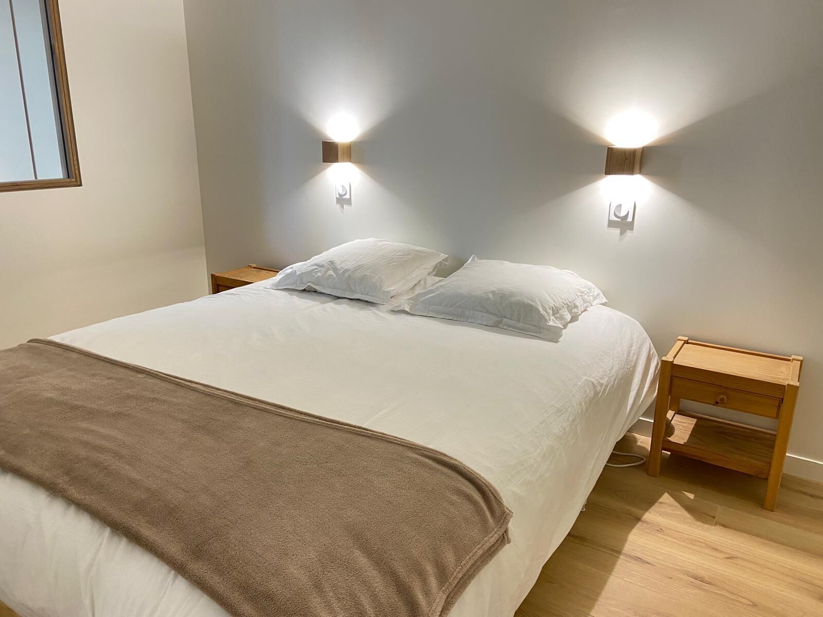 4 makuuhuonetta, työpöytä, silitysrauta/-lauta, ilmainen Wi-Fi