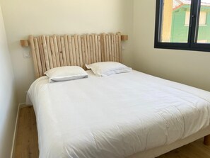 4 Schlafzimmer, Schreibtisch, Bügeleisen/Bügelbrett, kostenloses WLAN