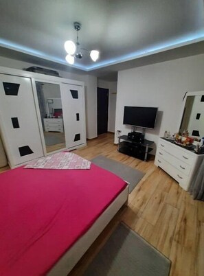 2 bedrooms, bed sheets