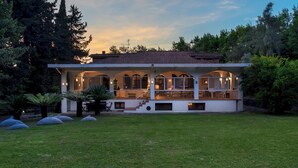 A modern house with a spacious patio, large windows, and a well-maintained lawn. - Villa Manganelli 12, Emma Villas (Camaiore)