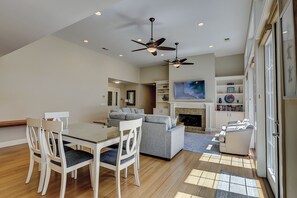 TV - Five Bedroom Palmetto Dunes Home - Quick Walk to Beach - Private Pool/Spa (Hilton Head Island)