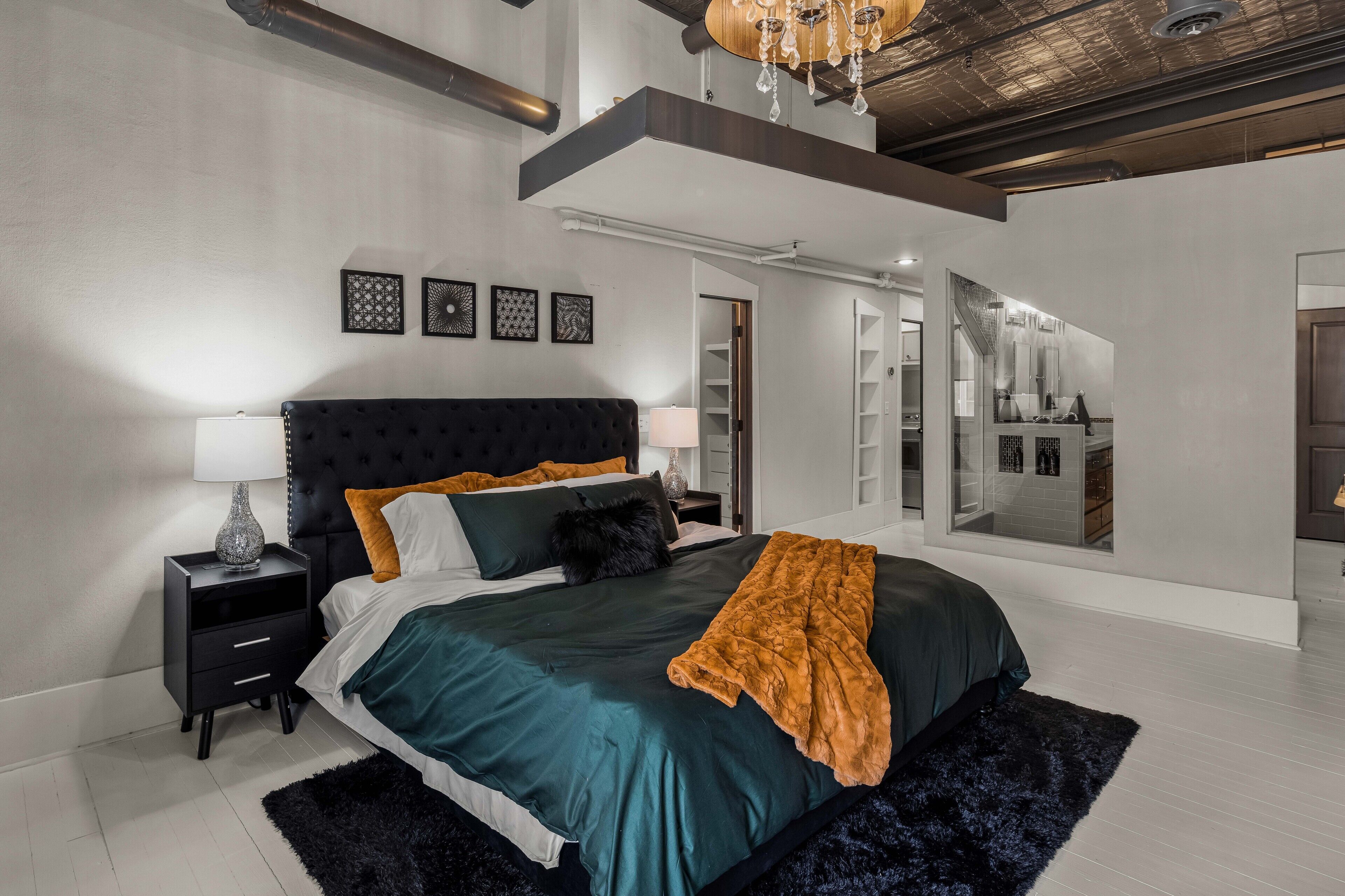 3 bedrooms, iron/ironing board, internet, bed sheets