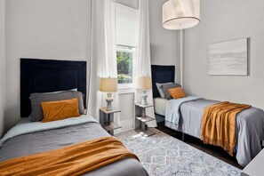 3 habitaciones, tabla de planchar con plancha, internet y ropa de cama 