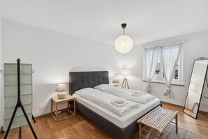2 bedrooms, desk, iron/ironing board, WiFi