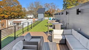 A rooftop patio with outdoor seating, a small pool, and a view of the neighborhood. - Midtown Jewel – Walk Ponce City Market & BeltLine (Atlanta)