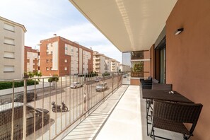 Outdoor dining - Calafell Seaside Escape (Calafell)