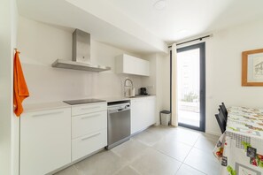 Fridge, microwave, oven, dishwasher