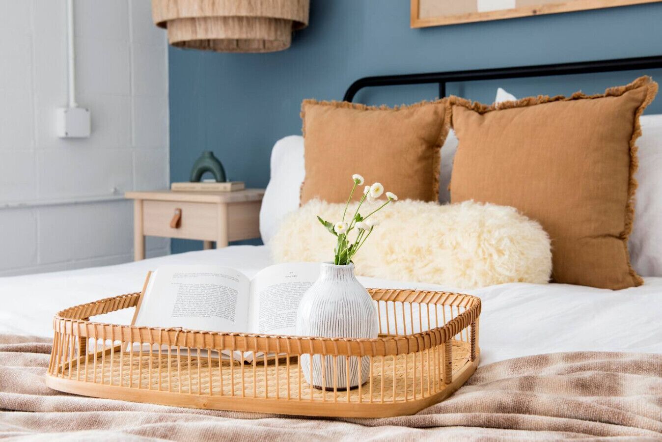 Desk, iron/ironing board, WiFi, bed sheets