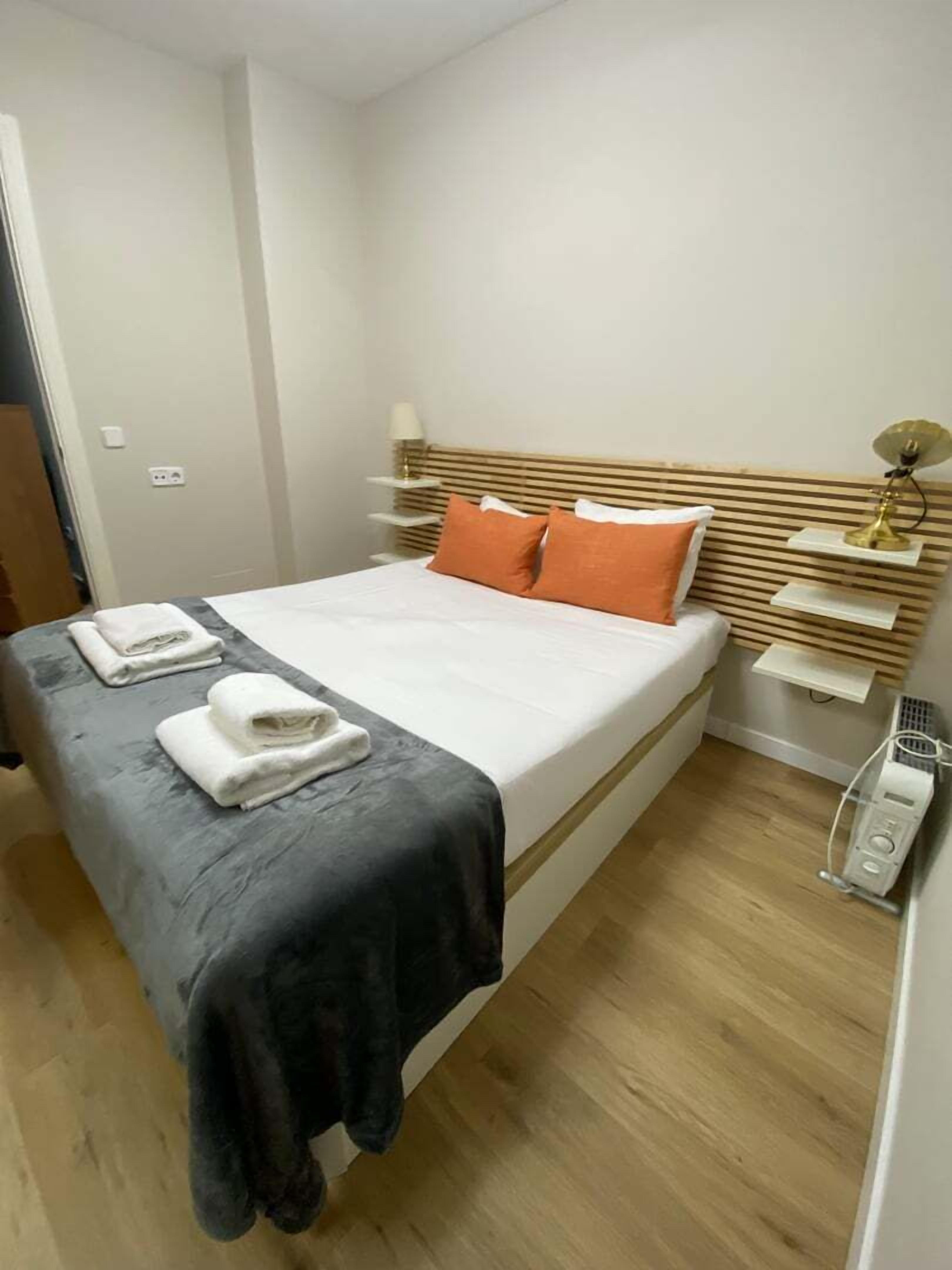 1 bedroom, iron/ironing board, internet, bed sheets