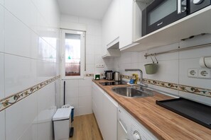 Fridge, microwave, oven, dishwasher - GuestReady – Your Perfect Nest in Madrid (Madrid)