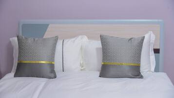 3 bedrooms, iron/ironing board, internet, bed sheets