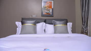 2 habitaciones, tabla de planchar con plancha, internet y ropa de cama