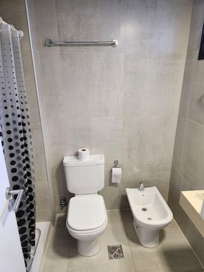 Apartment | Bathroom | Towels