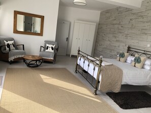 3 bedrooms, in-room safe, iron/ironing board, free WiFi