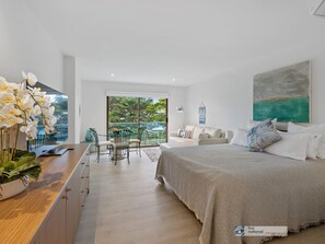 2 bedrooms, iron/ironing board, bed sheets - Waves Beach frontage Studio Apartment with views in Cowes (lift access) (Cowes)