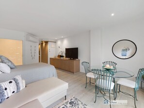 2 bedrooms, iron/ironing board, bed sheets - Waves Beach frontage Studio Apartment with views in Cowes (lift access) (Cowes)