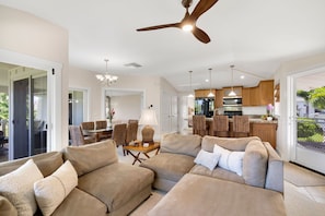 Smart TV - Luxury property. Walking distance to The One Hotel and Beach (Princeville)
