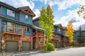 Exterior - Goregous 3 bedroom right next to the Snowflake lift! (Breckenridge)