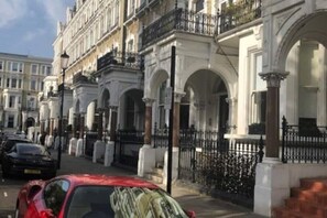 Parkplätze auf dem Gelände