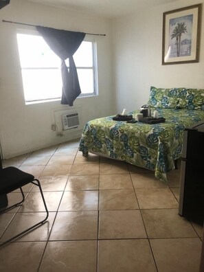Individually furnished, free WiFi, bed sheets - Crown Inn (Spring Valley)