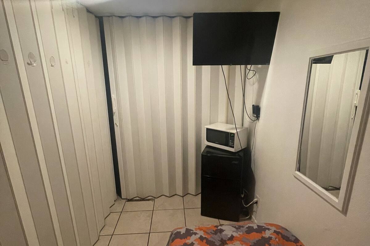 Junior-huone | Yksilöllisesti kalustettu, ilmainen Wi-Fi, vuodevaatteet