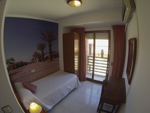 1 bedroom, bed sheets