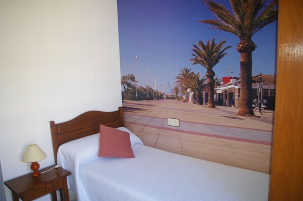 1 bedroom, bed sheets