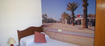 Habitación Individual con Baño Privado, TV, Aire Acondicionado y Wifi