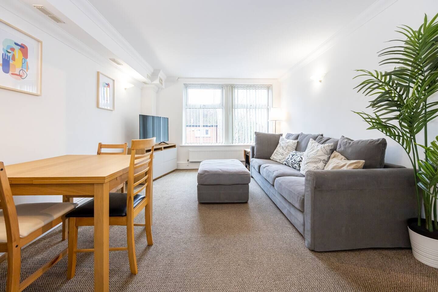 The Burton 3- Free Gated Parking - Altrincham